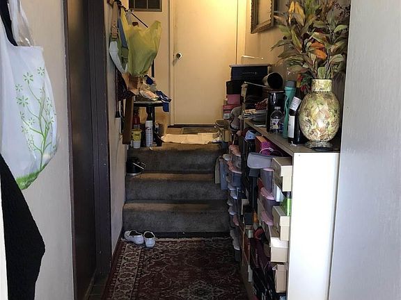 2nd image of 5 Quail Hill Ln