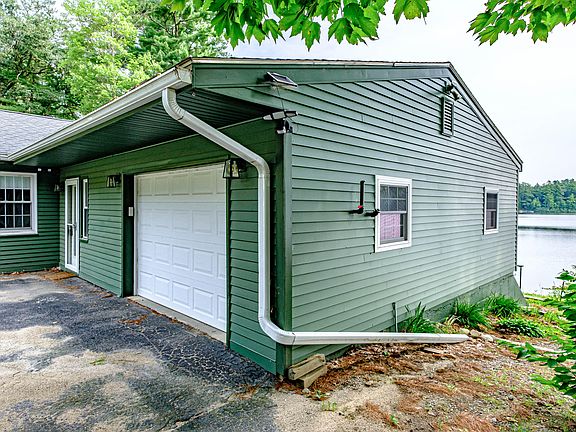 3rd image of 95 Loop Road