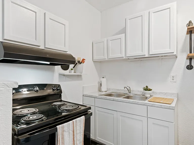 1221 E Columbus Dr #B — Photo 8