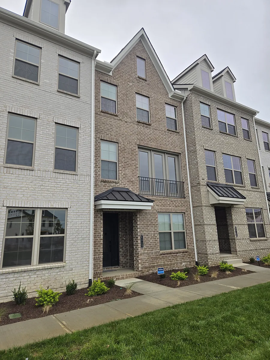 Building Photo - 2615 Wilkinson Pike #1204