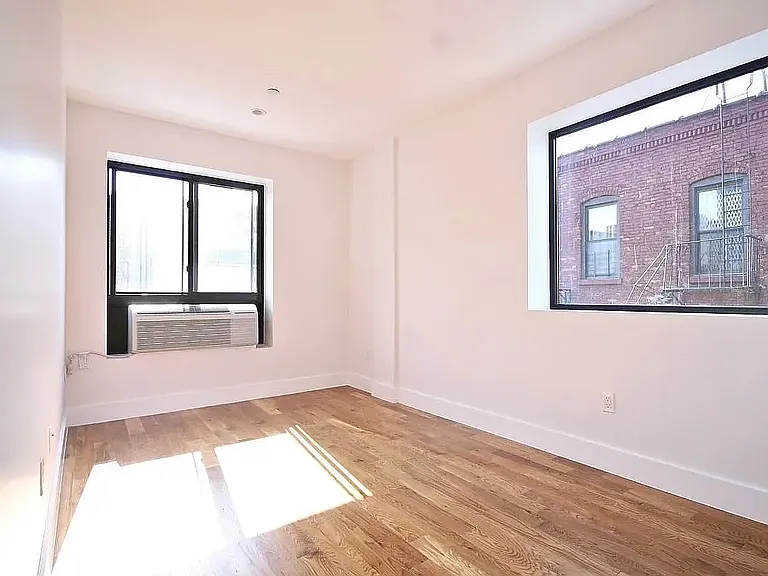 220 Vernon Ave #4B — Photo 7