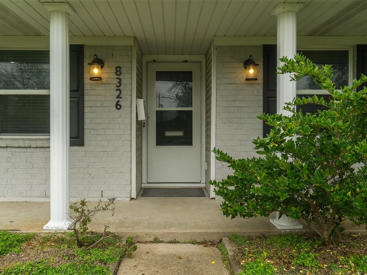 3 bed, 2.0 bath, 1808 sqft, $2,400 — Photo 2