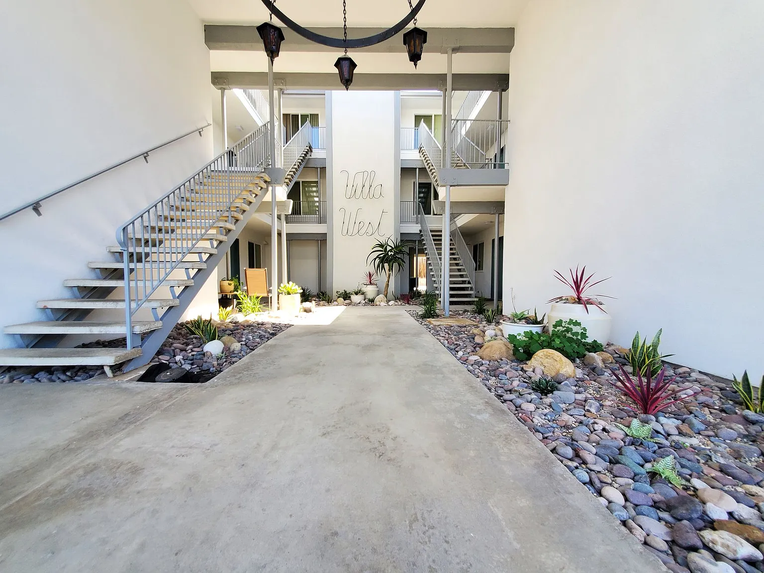 Villa West Apartments — Photo 3