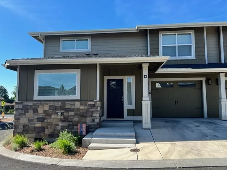 2755 SW Greens Blvd #13 — Photo 3