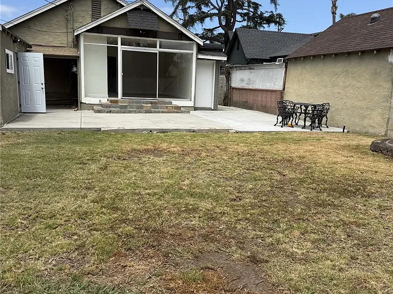 1133 S Van Ness Ave — Photo 5