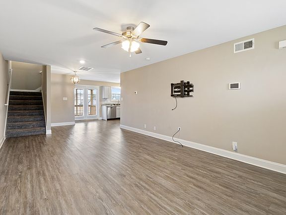 4th image of 1101 Charles Thomas Dr
