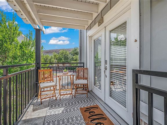 3rd image of 1725 Harvey Mitchell Pkwy S APT 1921