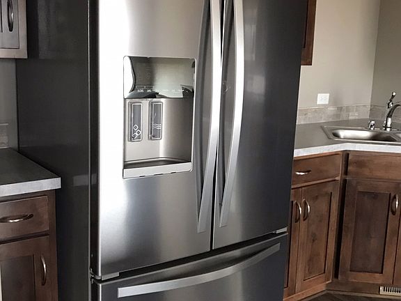 3rd image of 711 Poplar Pl