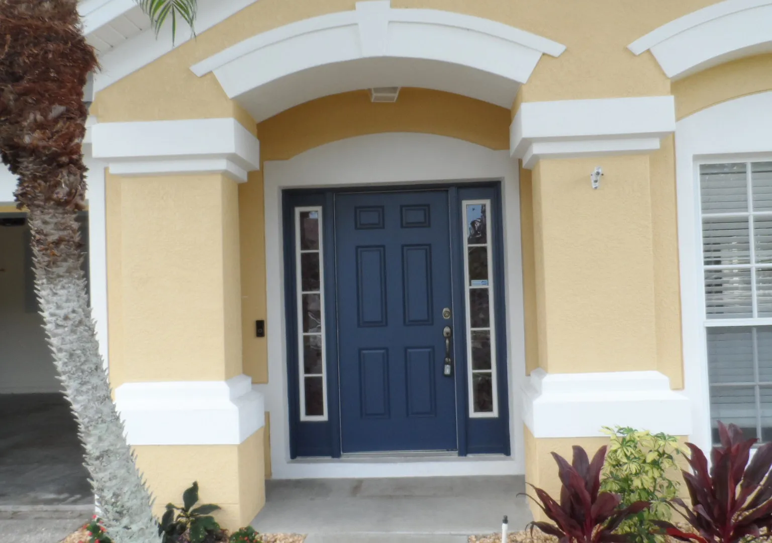 4 bed, 2.0 bath, 2698 sqft, $2,500 — Photo 2