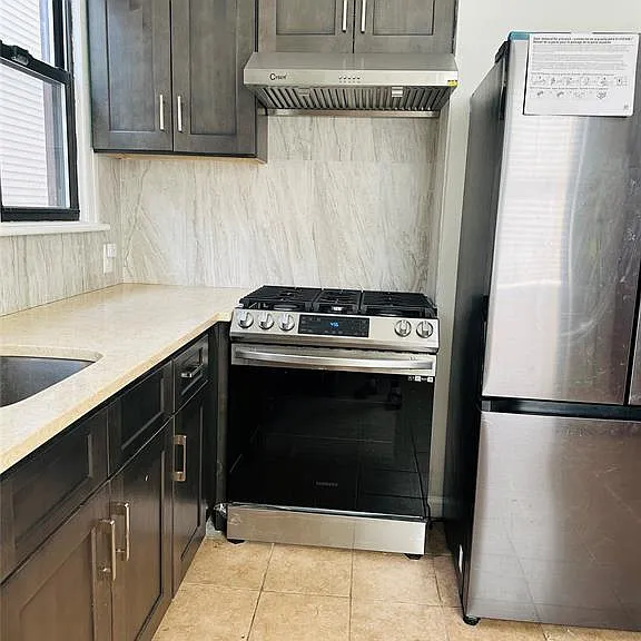 264 Valley St — Photo 3