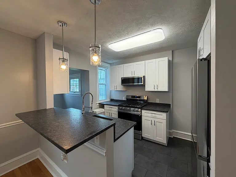 619 W 27th St — Photo 8