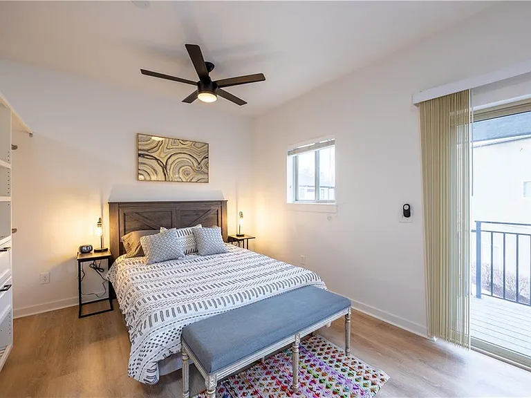 302 SW 6th St #22 — Photo 7