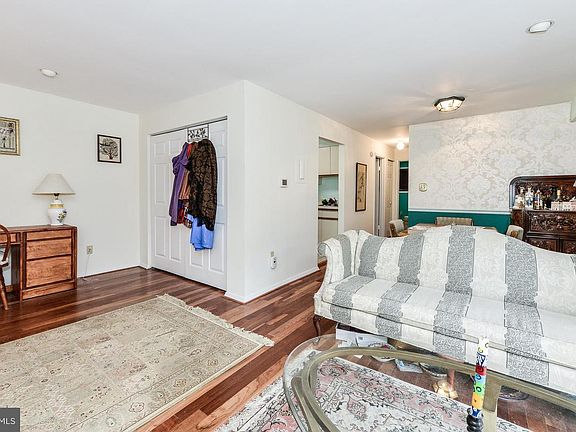 2nd image of 4358 Lee Hwy APT 202
