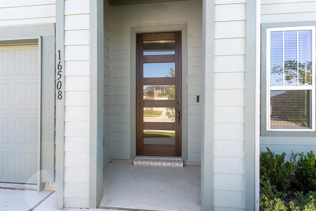 5 bed, 3.5 bath, 3418 sqft, $3,195 — Photo 3