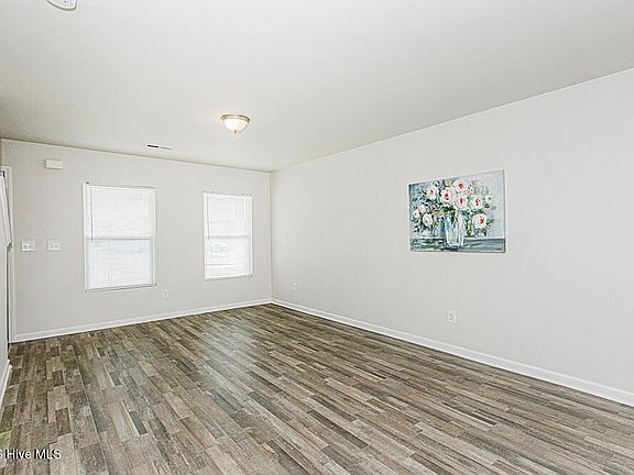 3rd image of 1233 Fescue Road