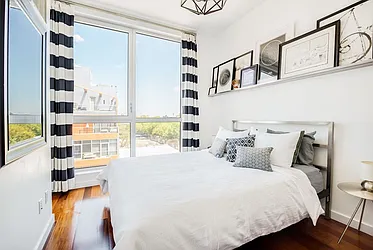 Rented by R New York