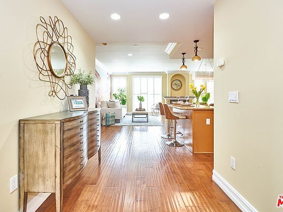 4th image of 412 S Wilton Pl APT 303