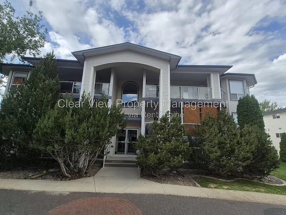 23 Chilcotin Ln W #212
