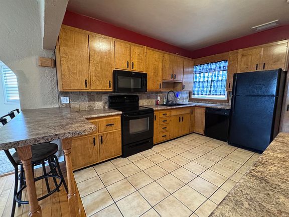 4th image of 214 Grant St