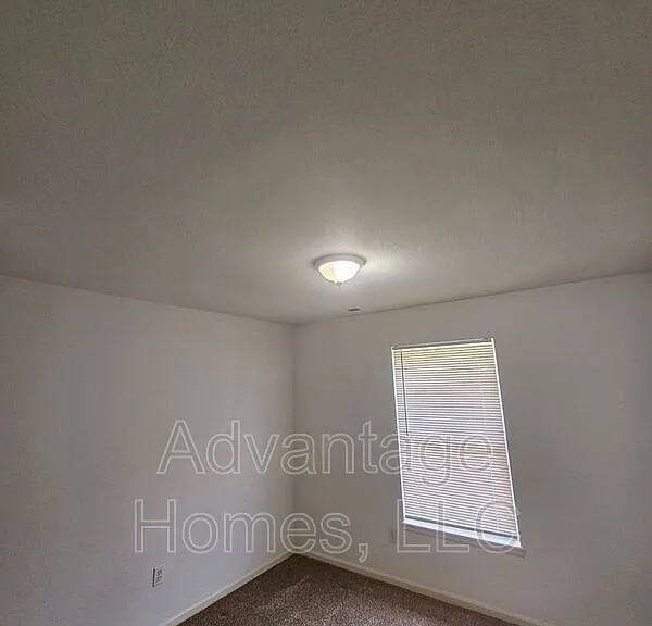 801 Johnson Cir #B — Photo 15