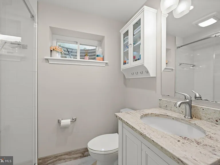 6709 Pemberton St — Photo 38