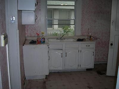 5th image of 2420 Blanchard Ave