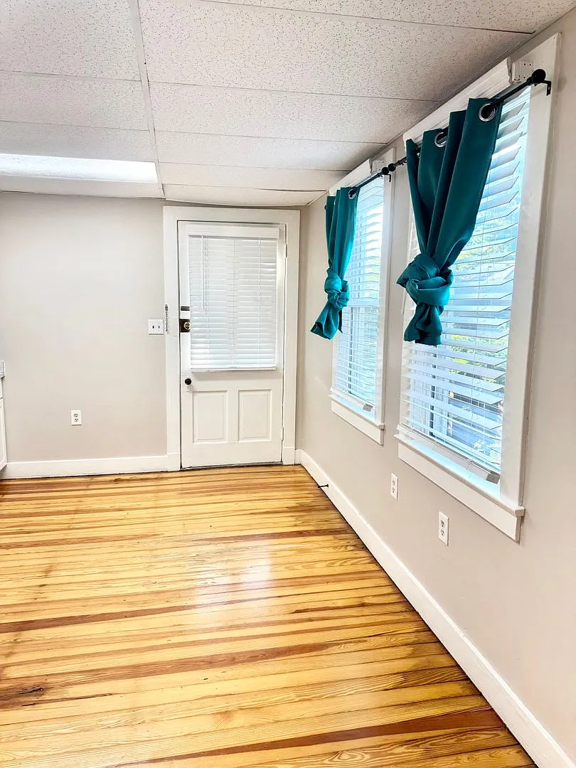 114 Blackburn Ave — Photo 4