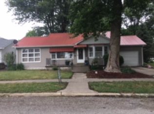 909 S Morse St, Roodhouse, IL 62082