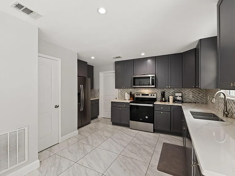 2114 Briargreen Dr — Photo 10