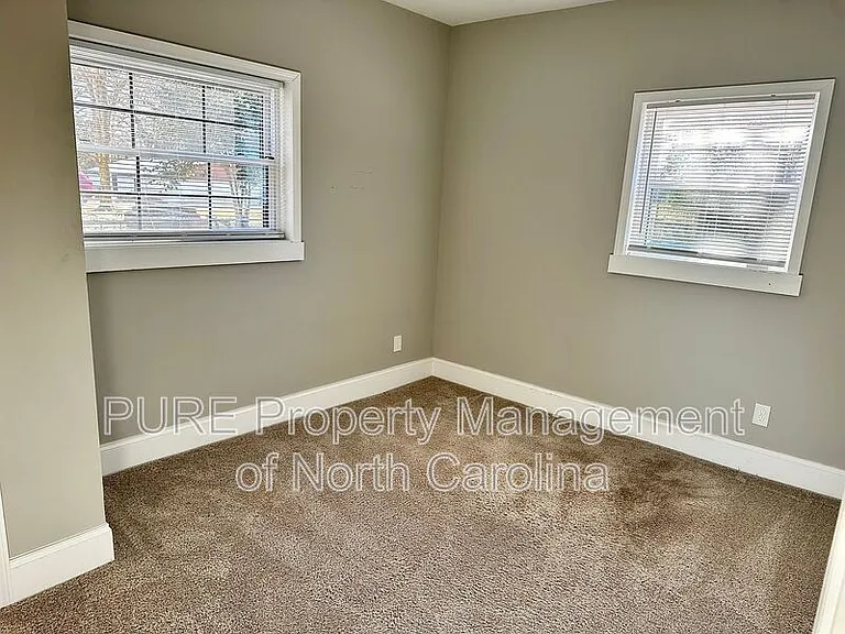708 Union St S — Photo 31