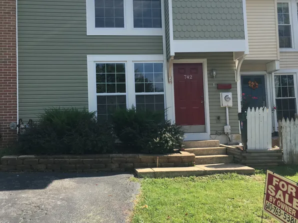 742 Summit Chase Dr, Reading, PA 19611