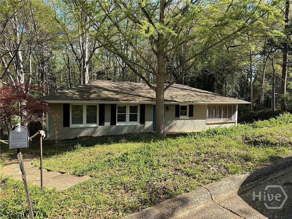 3 bed, 1.0 bath, 960 sqft, $2,100 — Photo 1