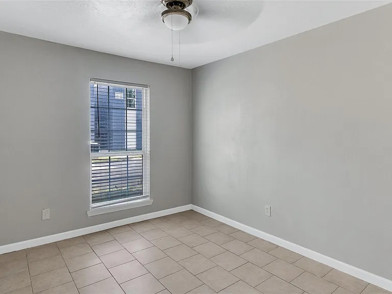 122 E Crosstimbers St #106 — Photo 9