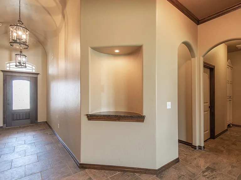 701 Lindsey Ln — Photo 8
