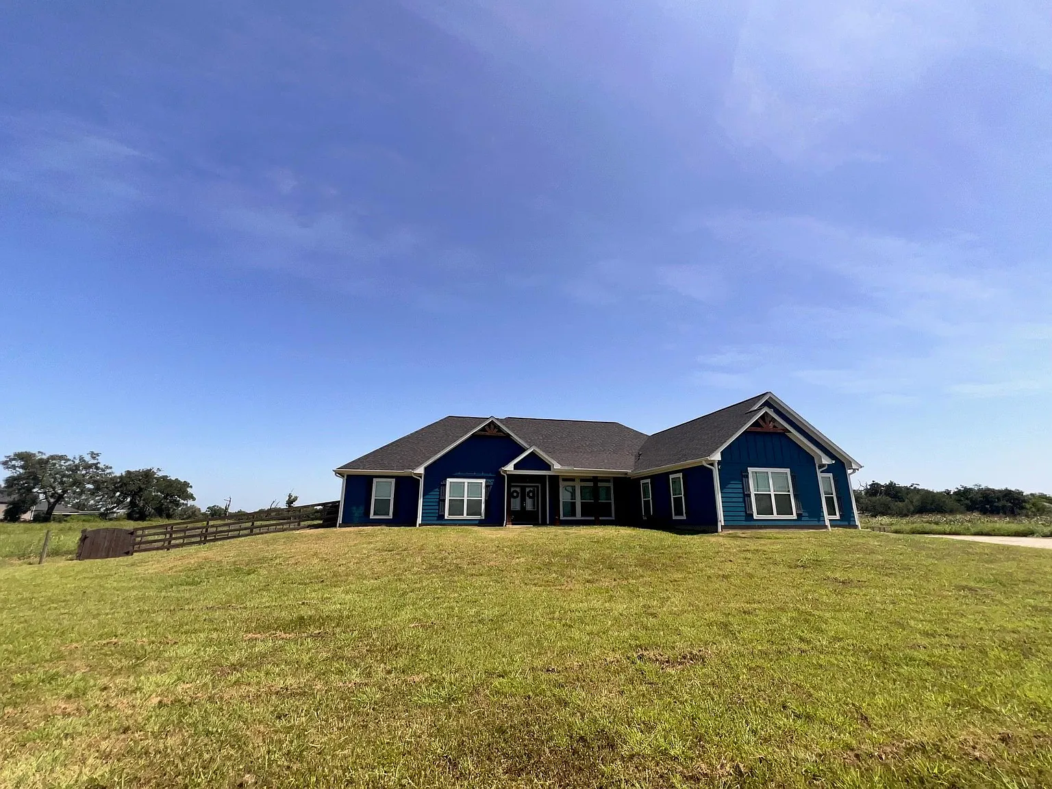 4 bed, 3.5 bath, 2692 sqft, $3,750 — Photo 3