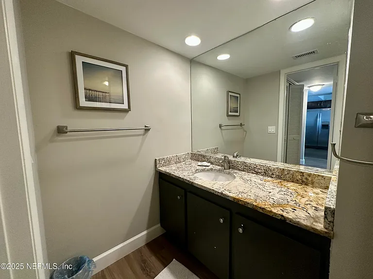 9942 Sawgrass Dr E — Photo 20