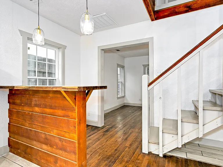 2310 Gladstone Dr — Photo 21