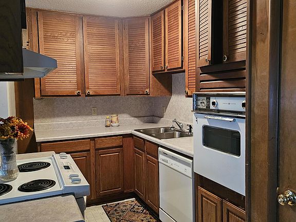 5th image of 5112 N Roan St