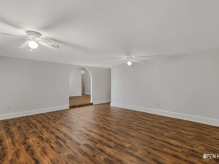 1604 Parkdale Dr — Photo 6
