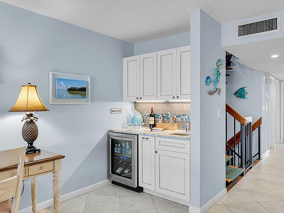 4th image of 1133 W Ocean Dr Unit 6