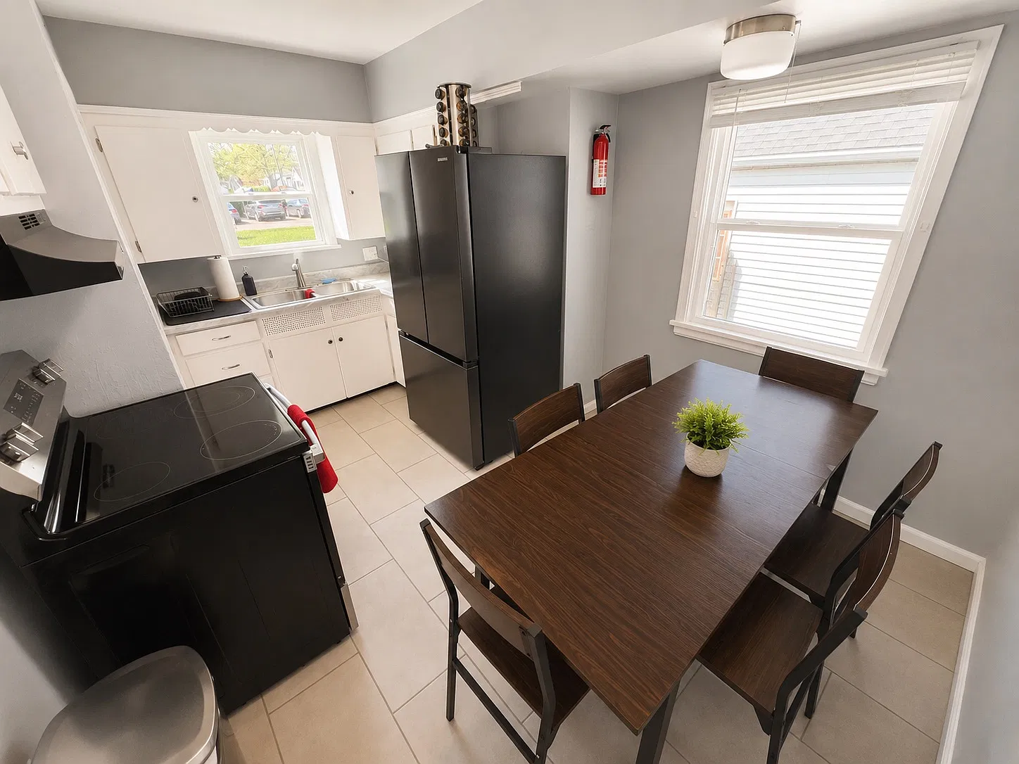 3 bed, 1924 sqft, $2,300 — Photo 4