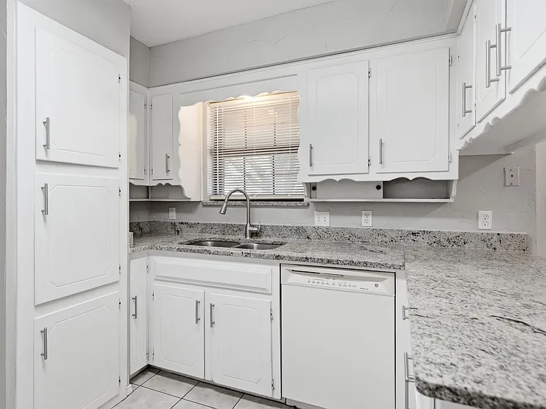 2223 Sierra Dr — Photo 13