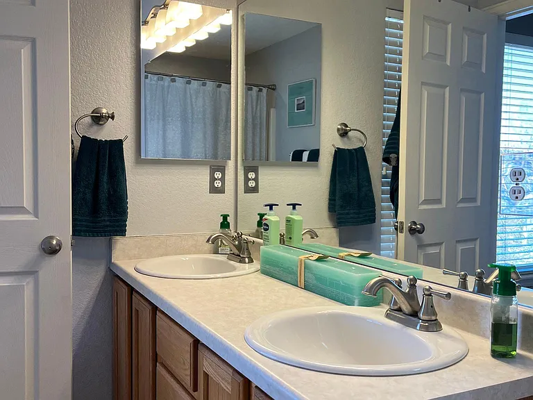 4330 Lyndenwood Point — Photo 9