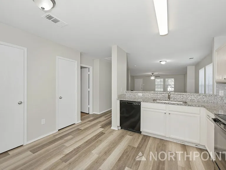 3075 Saint Nicholas Dr — Photo 5