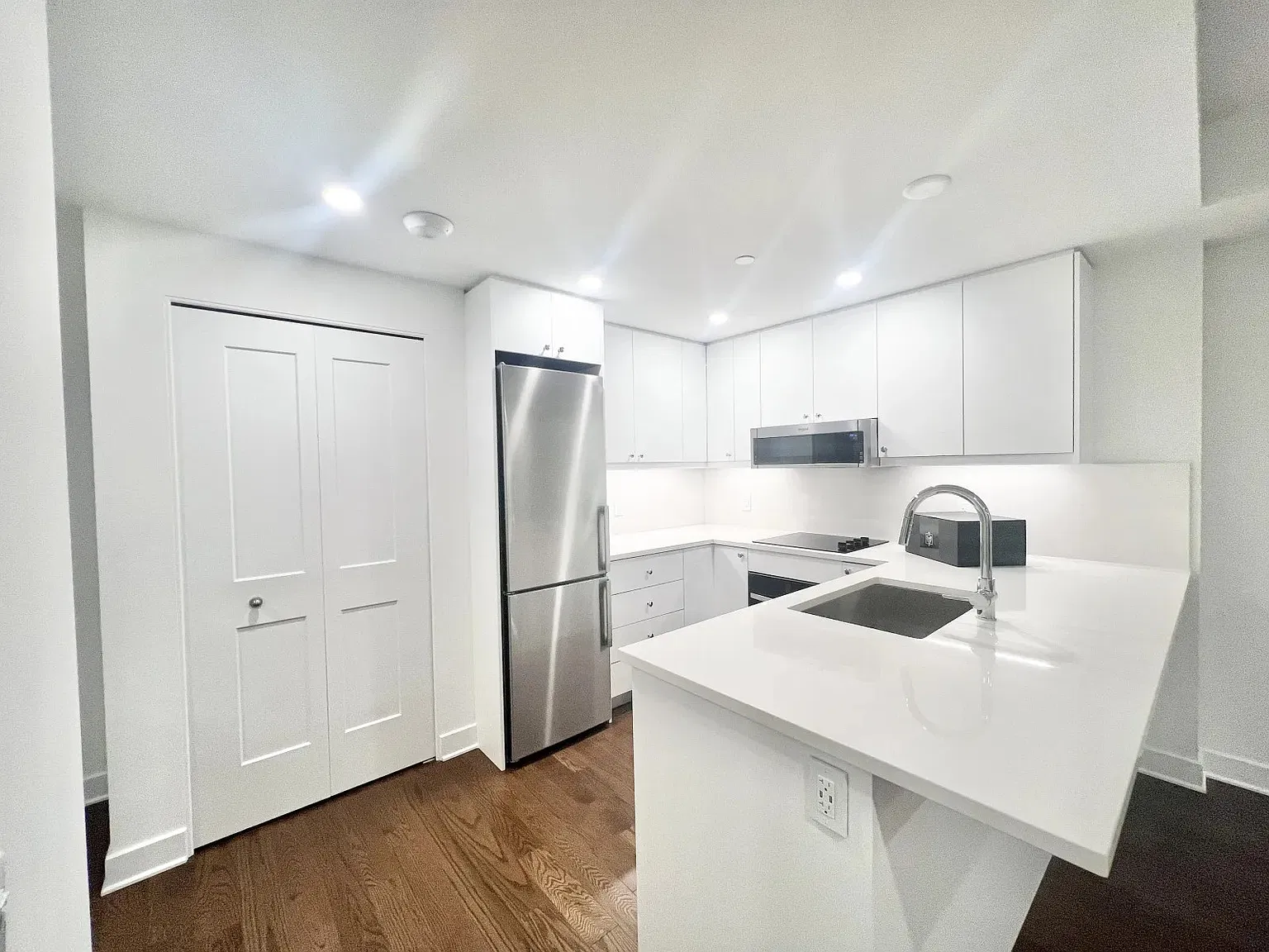 1 bed, 699 sqft, $2,200 — Photo 4