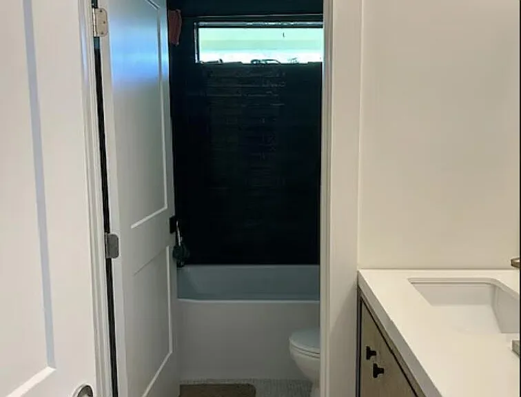 1822 Windsor Dr #1 — Photo 5