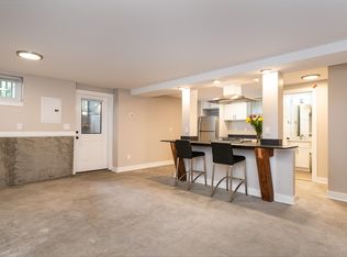 5022 8th Ave NE #B, Seattle, WA 98105