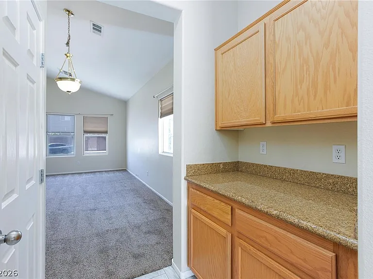 2598 Highland Cliff Dr — Photo 18