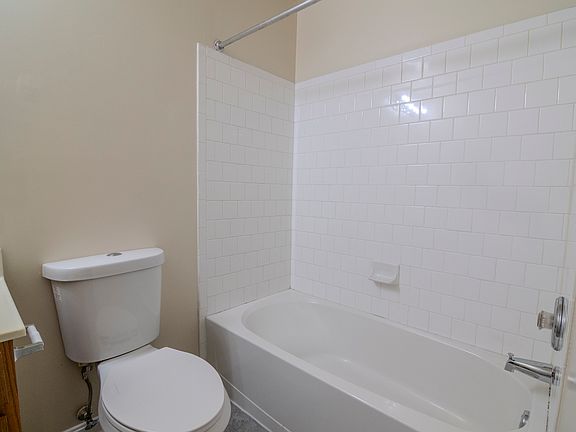 Upstairs hallway full bathroom view 2