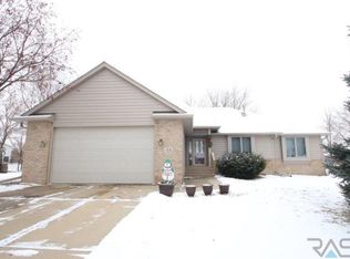 414 N Linwood Ct, Sioux Falls, SD 57103